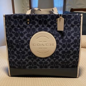 NWT Coach Dempsey Tote 40 In Signature